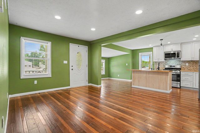 19932 Auten Road, South Bend, IN 46637