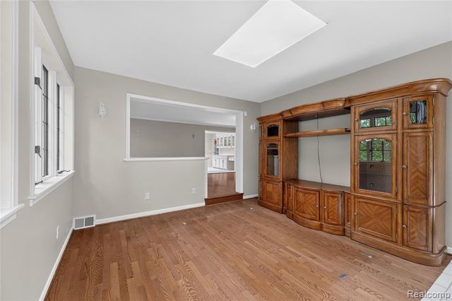 25645 Meridian Road, Grosse Ile, MI 48138