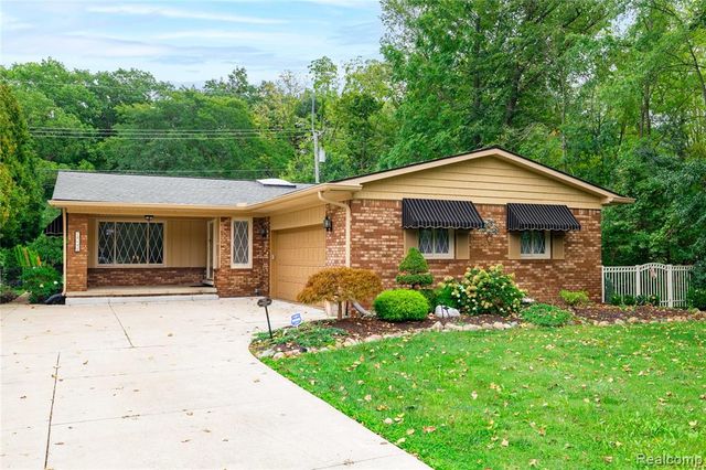 25645 Meridian Road, Grosse Ile, MI 48138
