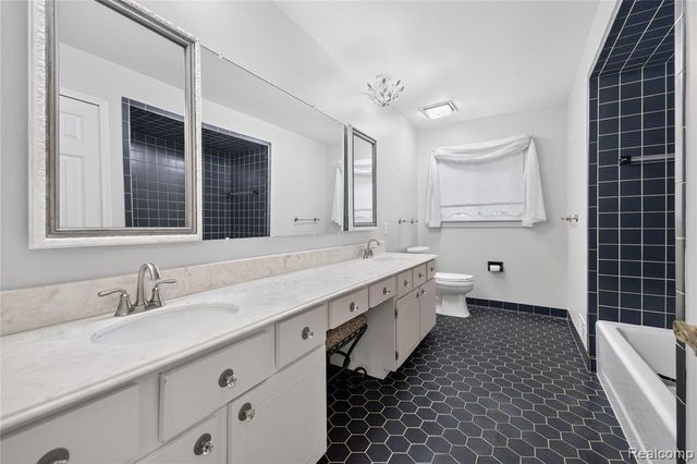 25645 Meridian Road, Grosse Ile, MI 48138