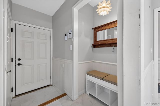 25645 Meridian Road, Grosse Ile, MI 48138