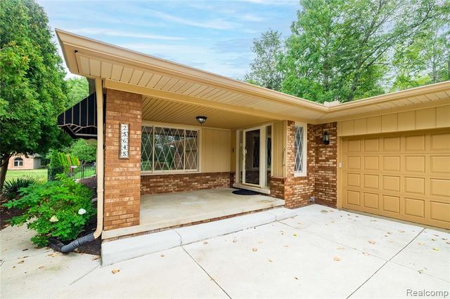 25645 Meridian Road, Grosse Ile, MI 48138