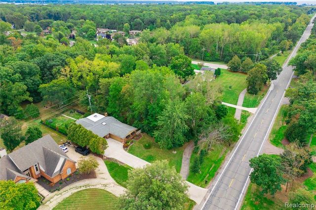 25645 Meridian Road, Grosse Ile, MI 48138