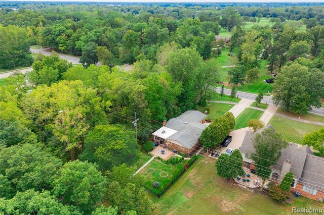 25645 Meridian Road, Grosse Ile, MI 48138