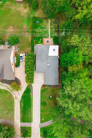 25645 Meridian Road, Grosse Ile, MI 48138