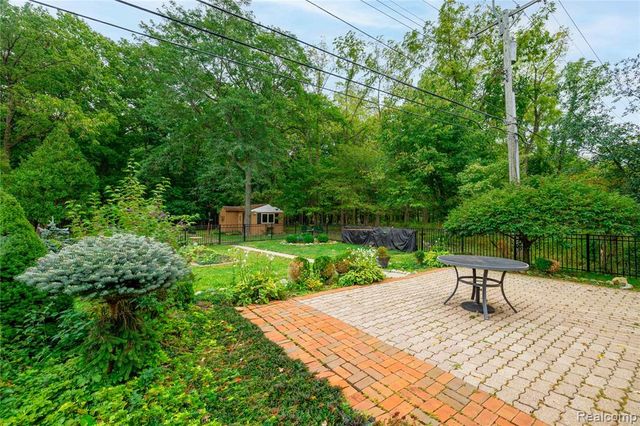 25645 Meridian Road, Grosse Ile, MI 48138