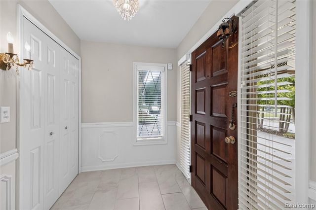 25645 Meridian Road, Grosse Ile, MI 48138