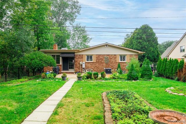 25645 Meridian Road, Grosse Ile, MI 48138