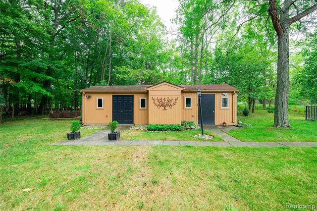 25645 Meridian Road, Grosse Ile, MI 48138