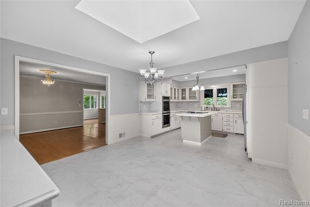 25645 Meridian Road, Grosse Ile, MI 48138