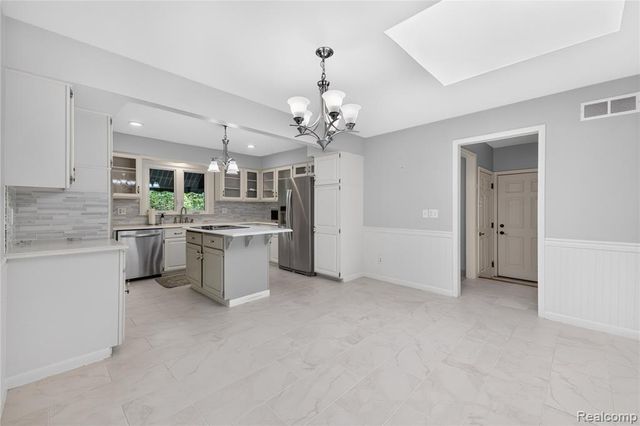 25645 Meridian Road, Grosse Ile, MI 48138