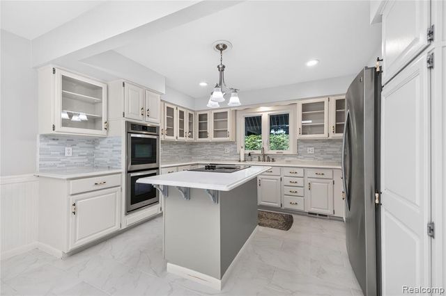 25645 Meridian Road, Grosse Ile, MI 48138