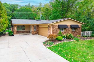 25645 Meridian Road, Grosse Ile, MI 48138