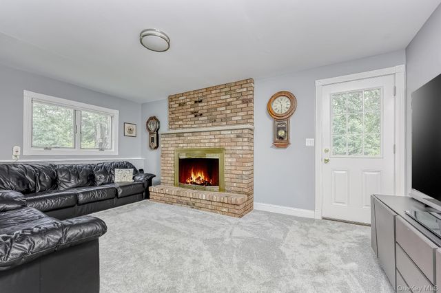 9 Blossom Road, Suffern, NY 10901