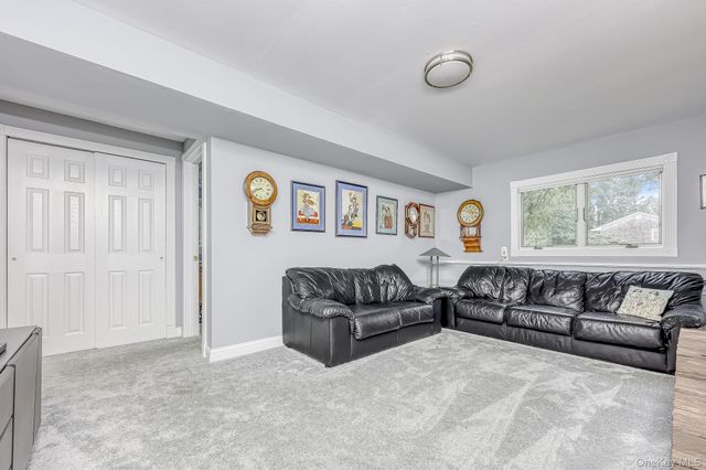 9 Blossom Road, Suffern, NY 10901