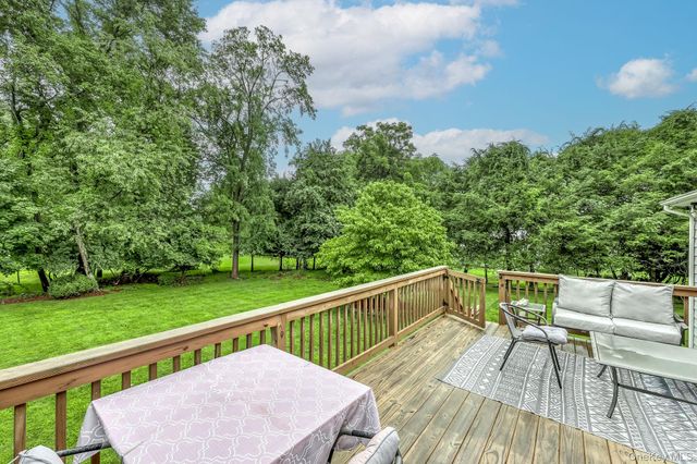 9 Blossom Road, Suffern, NY 10901