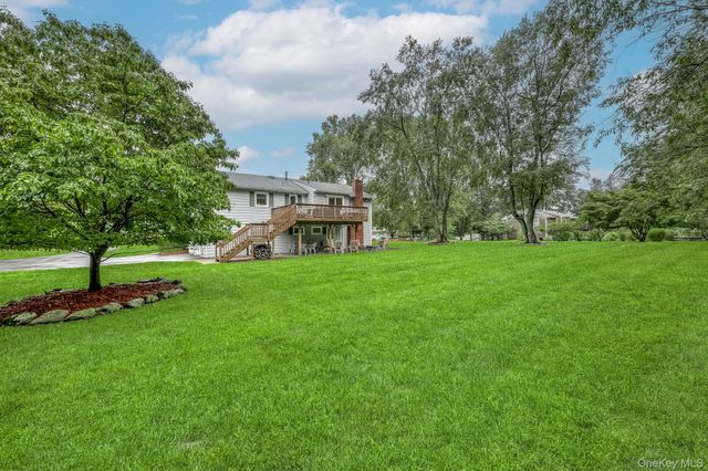 9 Blossom Road, Suffern, NY 10901
