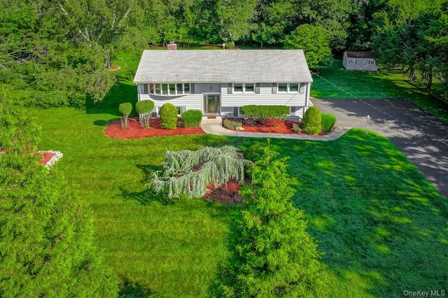 9 Blossom Road, Suffern, NY 10901
