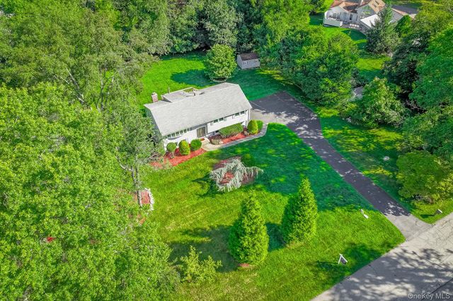 9 Blossom Road, Suffern, NY 10901