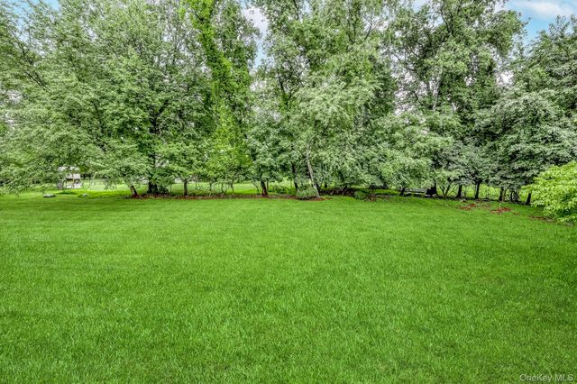 9 Blossom Road, Suffern, NY 10901