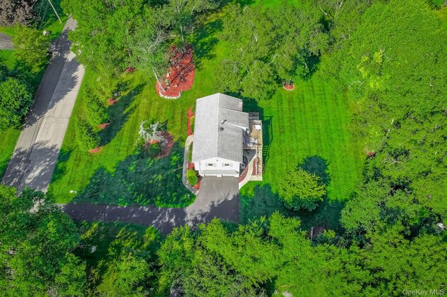 9 Blossom Road, Suffern, NY 10901