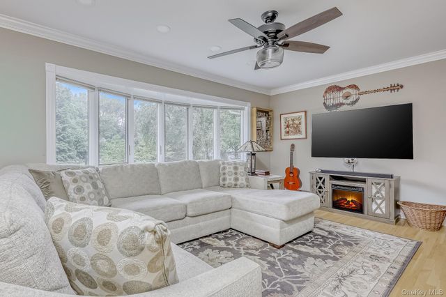 9 Blossom Road, Suffern, NY 10901