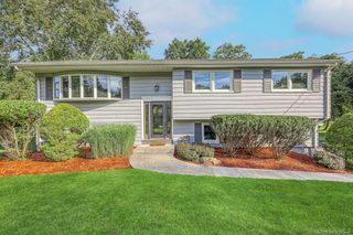 9 Blossom Road, Suffern, NY 10901