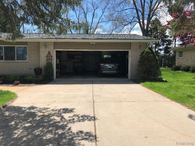8135 KENWICK Drive, White Lake Charter Township, MI 48386