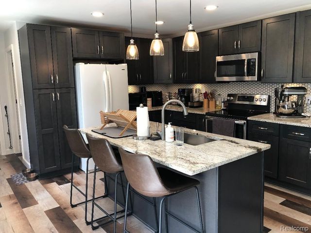 8135 KENWICK Drive, White Lake Charter Township, MI 48386