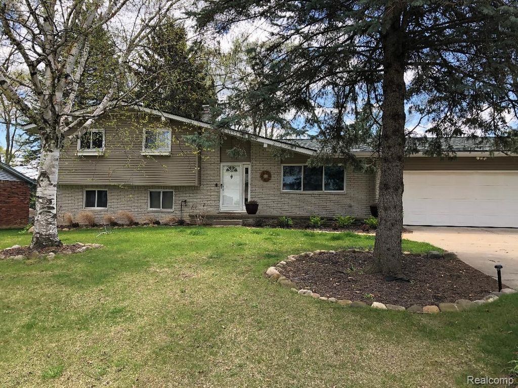 8135 KENWICK Drive, White Lake Charter Township, MI 48386