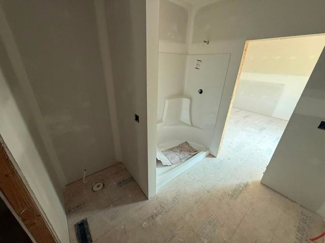 8955 E Joshua St, Bel Aire, KS 67226