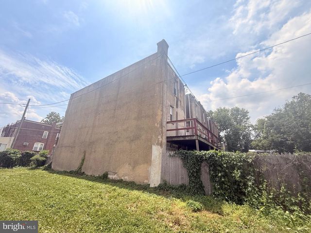 502 W 10TH, Chester, PA 19013
