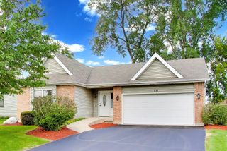 231 Clover Chase Circle, Woodstock, IL 60098