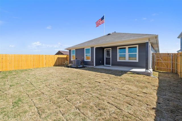 827 Arnold LOOP, Uhland, TX 78640