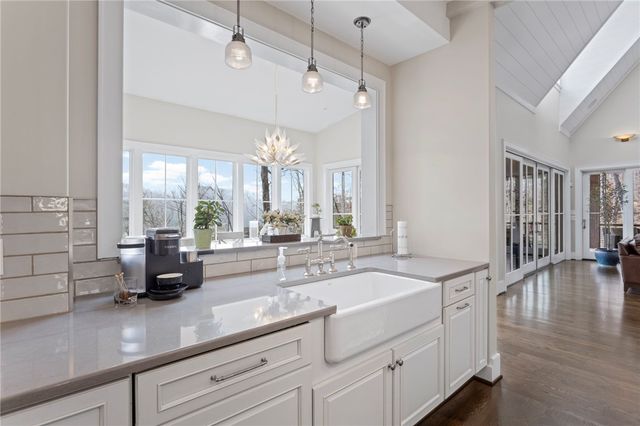 225 Saranac Drive, Sunset, SC 29685