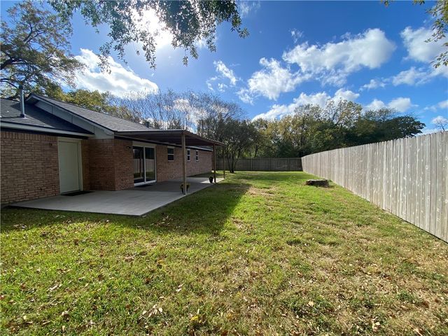 2706 Westwood Main Drive, Bryan, TX 77807