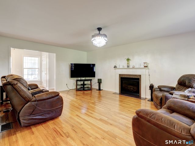 839 Palisado Avenue, Windsor, CT 06095