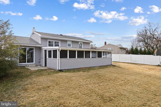 205 CARDINAL DR, Bellmawr, NJ 08031