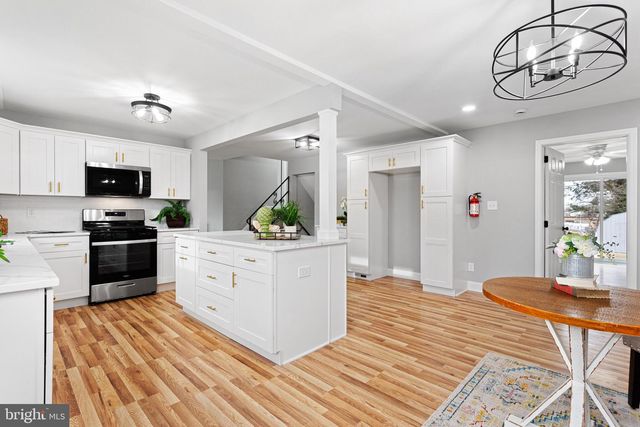 205 CARDINAL DR, Bellmawr, NJ 08031