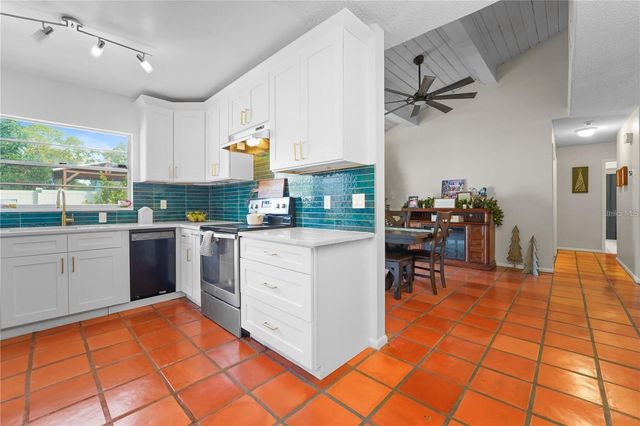 7523 BARRY ROAD, Tampa, FL 33634