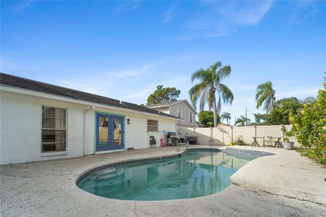 7523 BARRY ROAD, Tampa, FL 33634