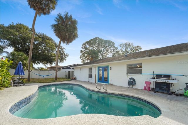 7523 BARRY ROAD, Tampa, FL 33634