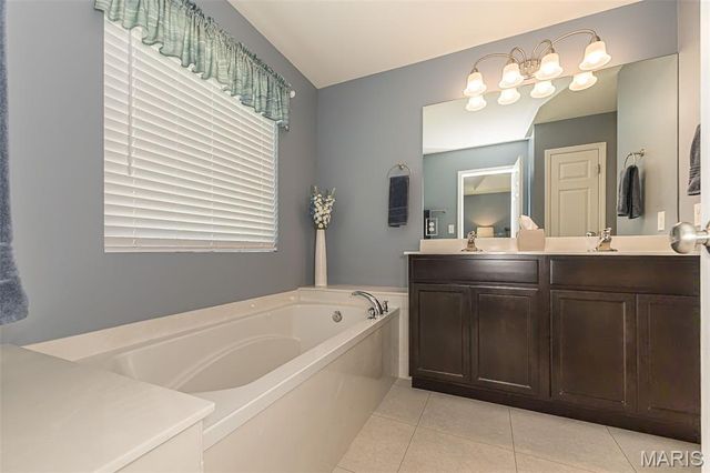 162 Hidden Bluffs Drive, Lake St Louis, MO 63367