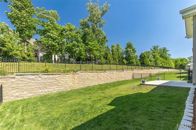 162 Hidden Bluffs Drive, Lake St Louis, MO 63367