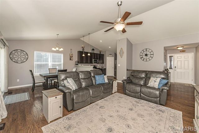 162 Hidden Bluffs Drive, Lake St Louis, MO 63367