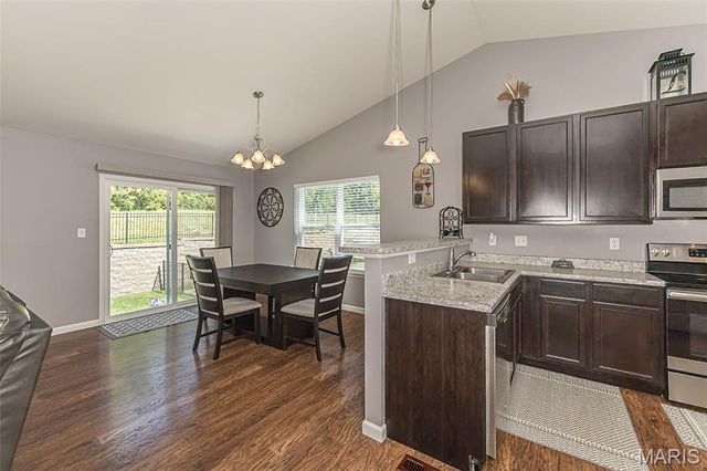 162 Hidden Bluffs Drive, Lake St Louis, MO 63367