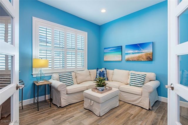 6482 WARWICK AVE, Naples, FL 34113