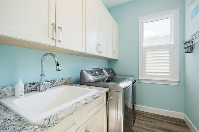 6482 WARWICK AVE, Naples, FL 34113