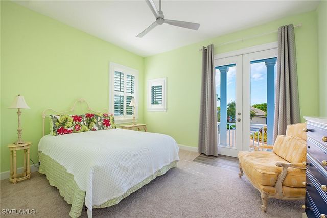 6482 WARWICK AVE, Naples, FL 34113