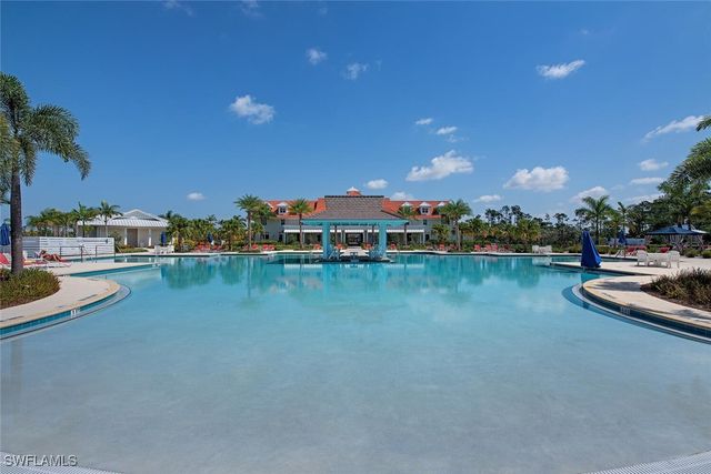 6482 WARWICK AVE, Naples, FL 34113